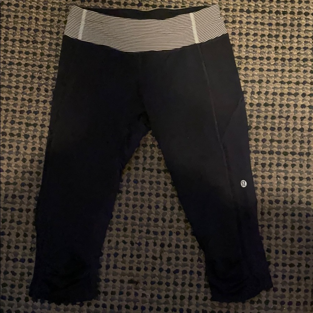Lululemon Women’s Cropped Sweatpants.